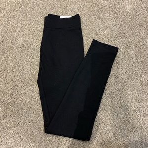 *BRAND NEW* Lou and Grey Ponte leggings in black